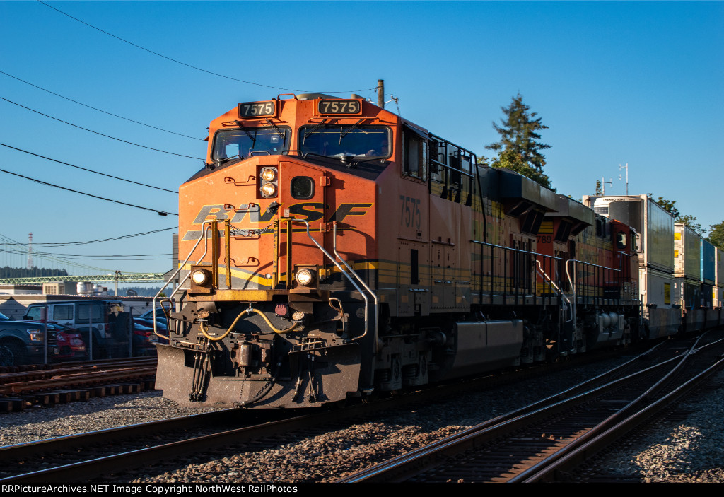 BNSF 7575